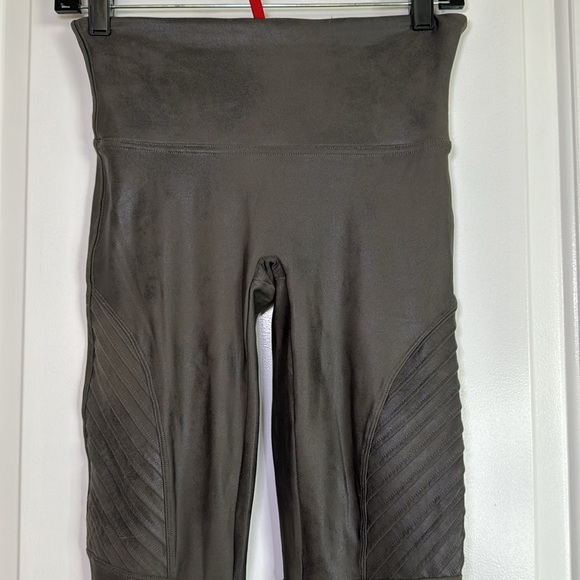 EXCELLENT USED CONDITION SPANX MOTTO LEGGINGS - Picture 2 of 5
